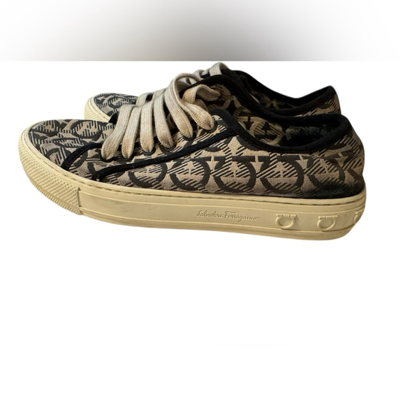 Salvatore Ferragamo Wimbledon Gancini Print Beige Nero Sneakers Shoes Tr… - Picture 5 of 9